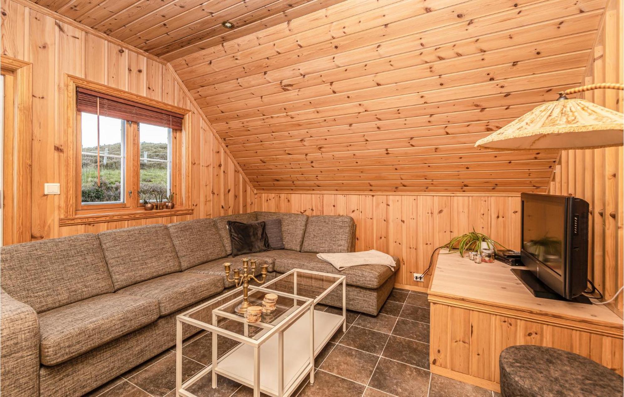 Awesome Home In Kvamsoy With Jacuzzi Sandvik  Zewnętrze zdjęcie