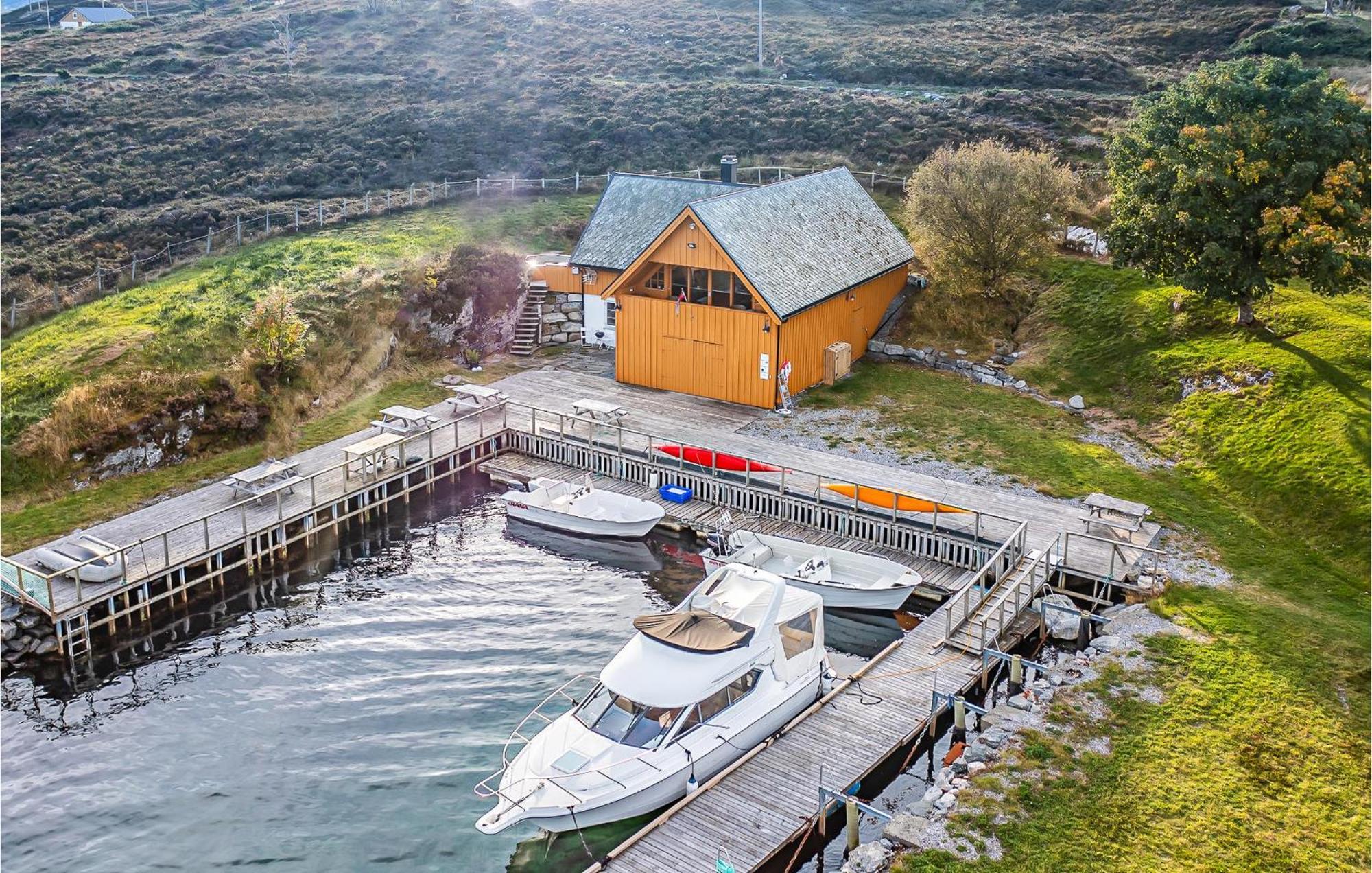 Awesome Home In Kvamsoy With Jacuzzi Sandvik  Zewnętrze zdjęcie