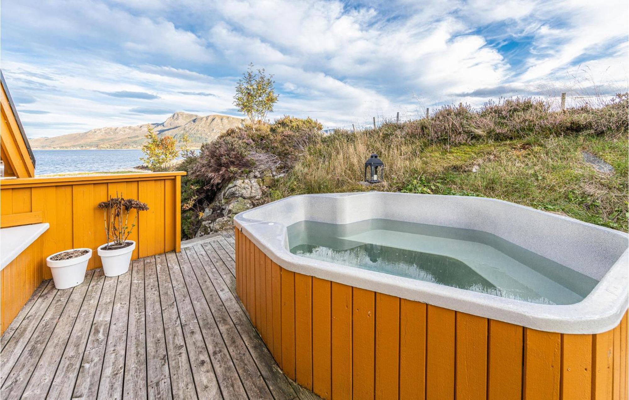 Awesome Home In Kvamsoy With Jacuzzi Sandvik  Zewnętrze zdjęcie